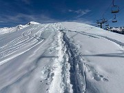 44 Saliamo sulla cimettta affondando nella neve